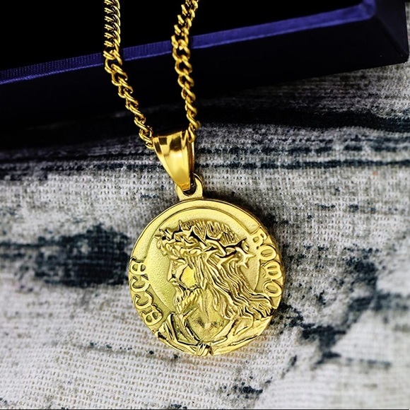 18k Gold Plated Jesus Portrait Pendant Coin Necklace - Picture 5 of 6